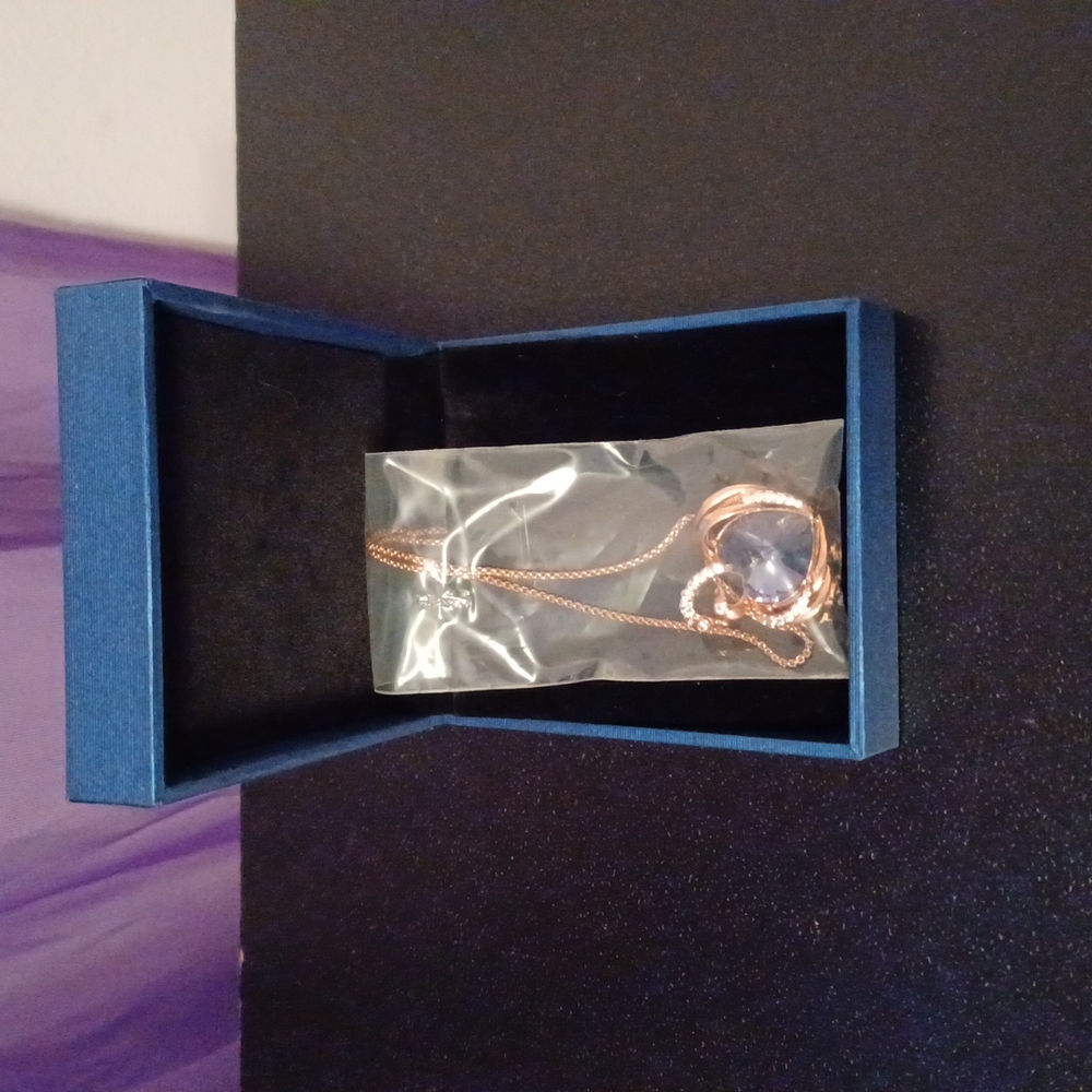 New Purple Swan Pendant Necklace - Picture 8 of 8